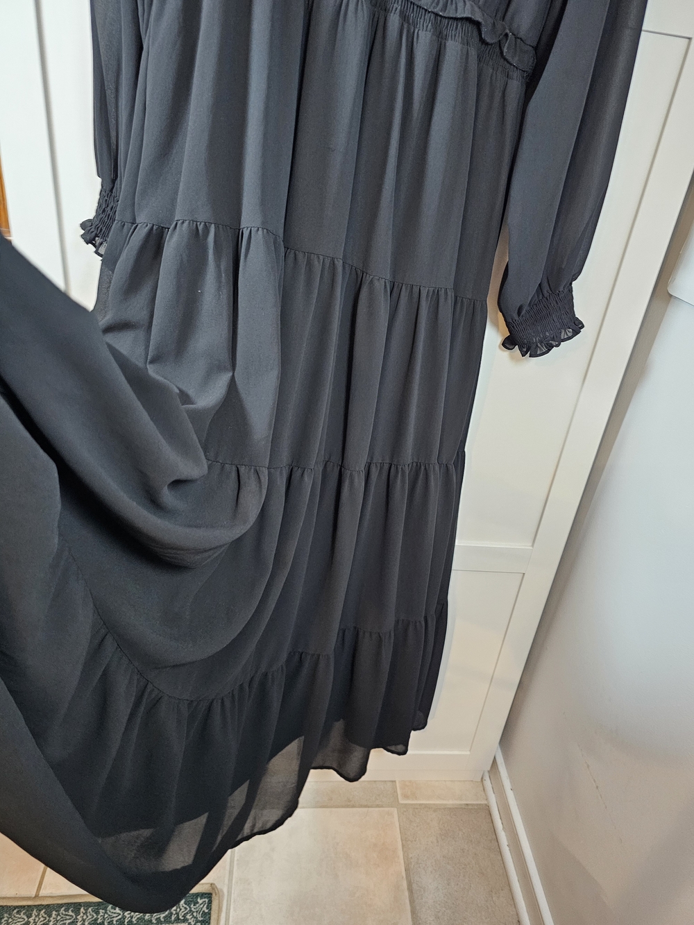 GiGiO Black Long Sleeve Tiered Maxi Dress Ruffle V-Neck Smocked Cuffs L Gothic - Picture 4 of 10